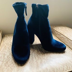 Steve Madden Blue Velvet Boots Sz 6